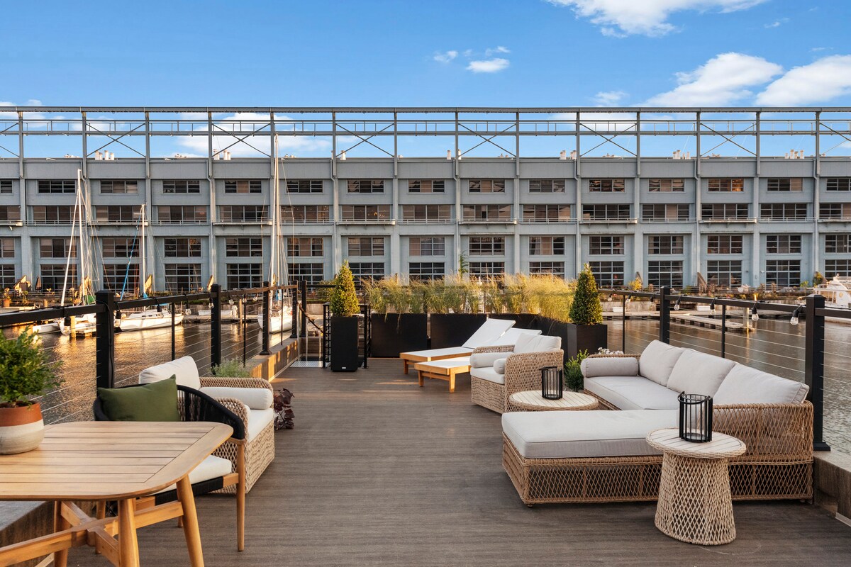 Deck lounge seating across Pier 5 Marina