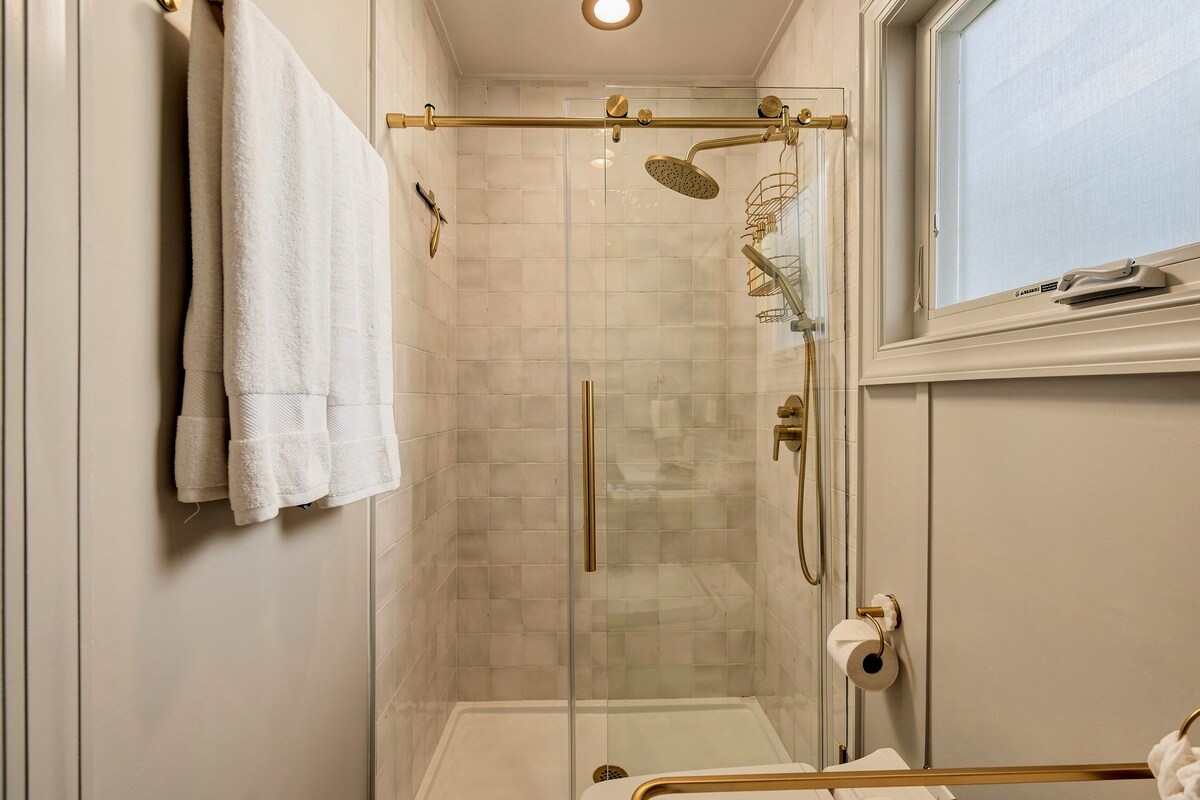 Second bathroom tiled shower