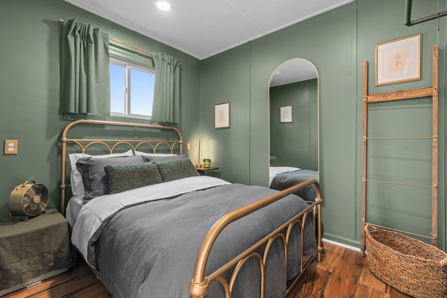 Second bedroom in deep green with brass bed