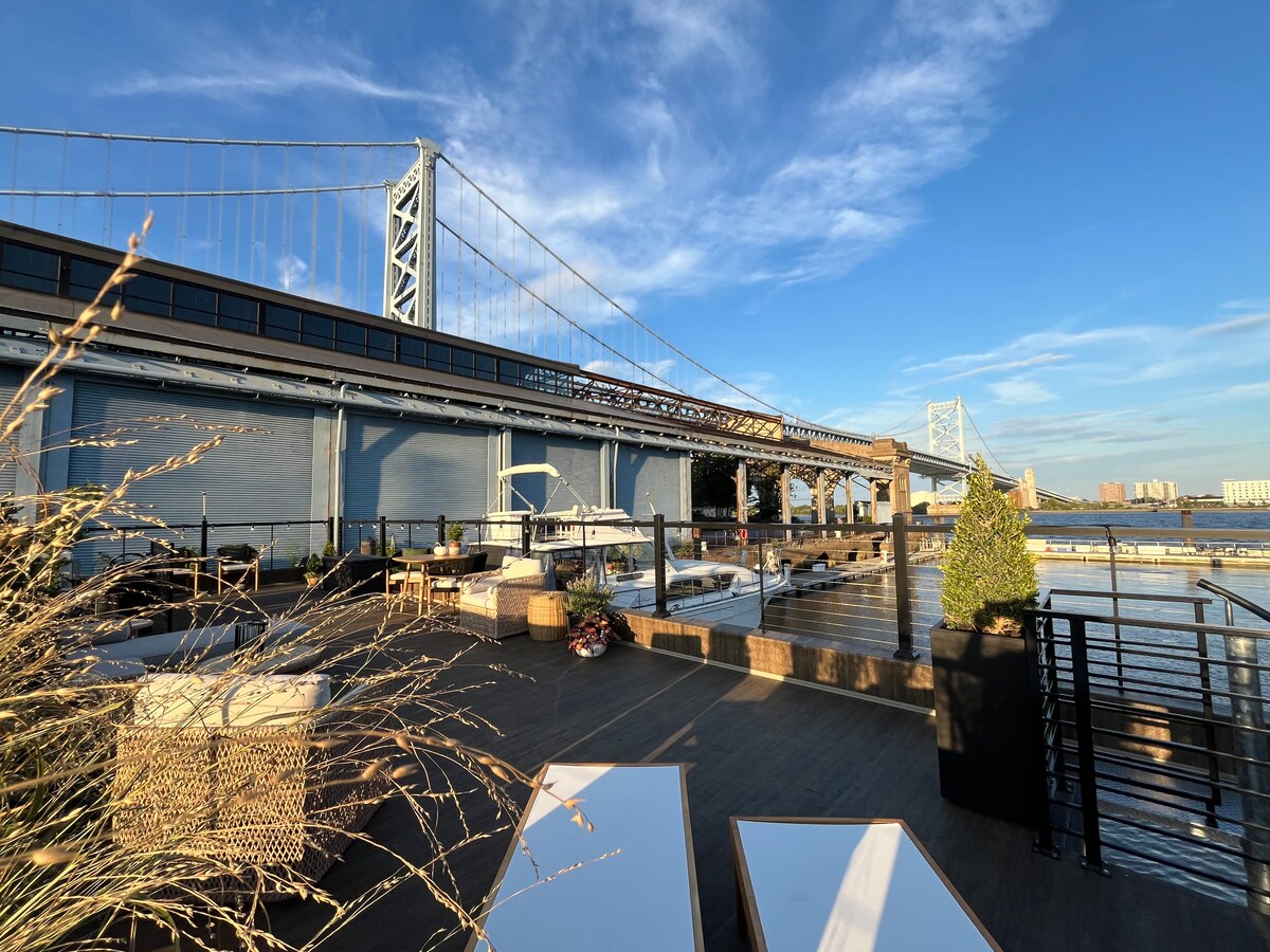 Rooftop with the Ben Franklin Bridge behind